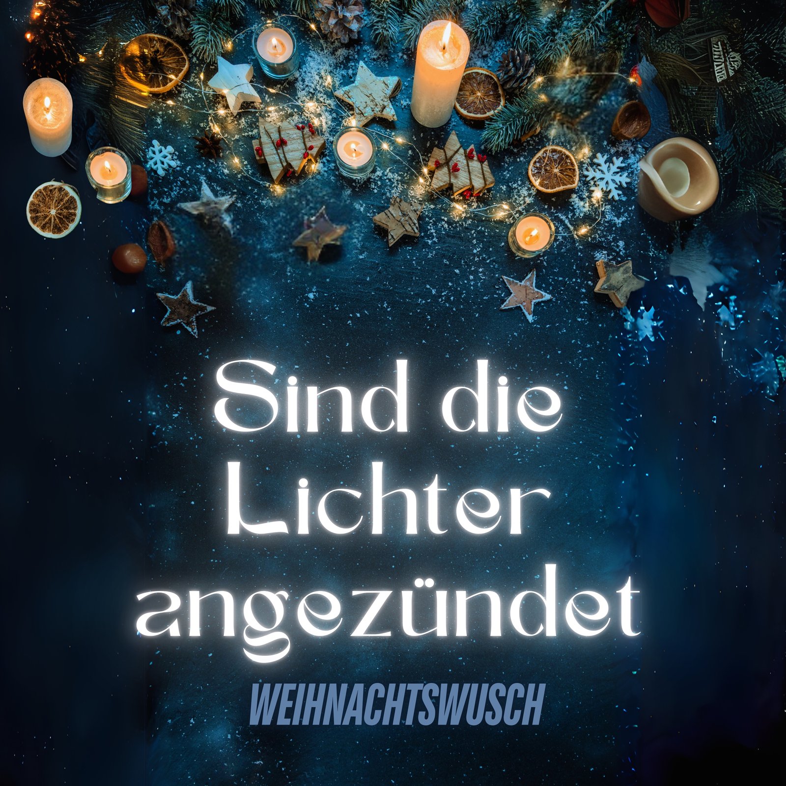 Cover von „Sind die Lichter angezündet“: Kerzen, Holzsterne und Tannenzweige auf dunkelblauem Grund.